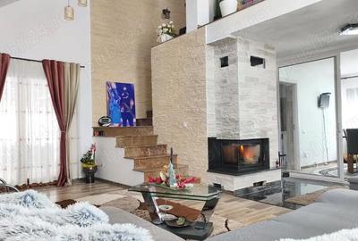 Casă cu Teren 569 Mp în Zăvoi - 1