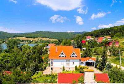 Proprietate unică pe malul lacului Moacșa – liniște, rafinament, eleganta - 3