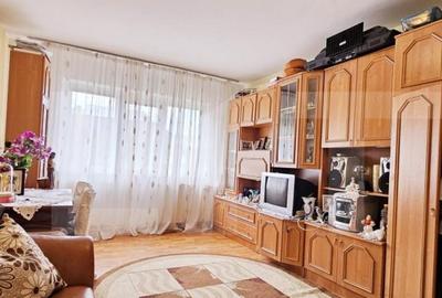 Apartament de vanzare, cu 3 camere, decomandat, 68mp, parter - 2