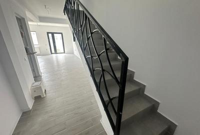 Duplex cu 4 camere cu Canalizare în Central - 9