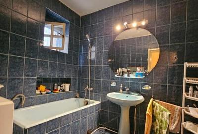 Casă cu 7 camere cu Teren 355 Mp în Decebal