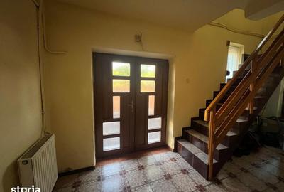 Casă cu 10 camere cu Teren 181 Mp în Rovine - 3