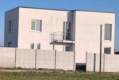 Casă cu 4 camere în Central - 2