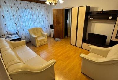 Apartament cu 3 camere semidecomandat, mobilat în Tomis Nord