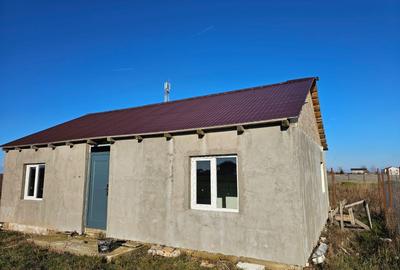 Casă cu 3 camere în Roșu - 1