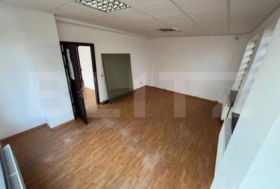 Spațiu comercial, de 586 mp, în Micro 11 - 11