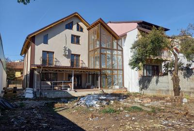 Casă individuală cu 7 camere în Berceni