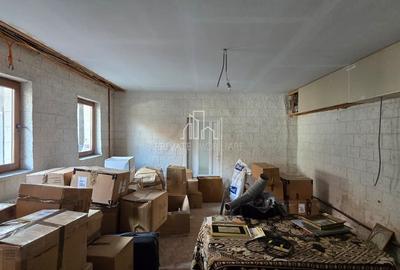 Casă individuală cu 13 camere cu Canalizare în Central - 13