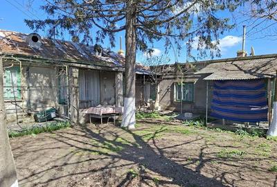 Casă cu Teren 1041 Mp în Central - 2