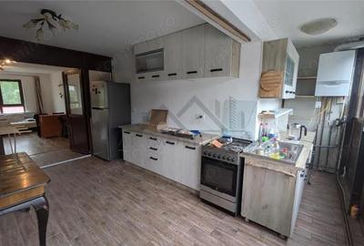 De inchiriat 4 camere, Valea adainca in spate la Capitol - 4