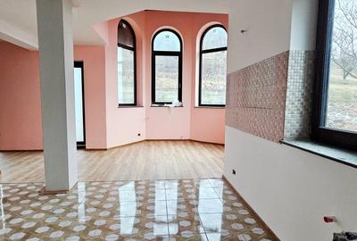 Casă cu 5 camere cu Teren 2000 Mp în Exterior Sud - 4