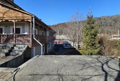 Casă cu 7 camere cu Teren 1134 Mp în Tarcău - 6