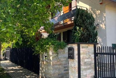Proprietar vând casă individuală cu 5 camere,teren 692 mp, suprafață utilă 211mp