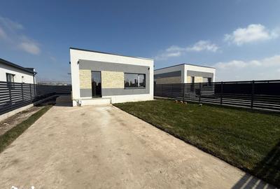 Casă cu 4 camere cu Teren 300 Mp în Clinceni