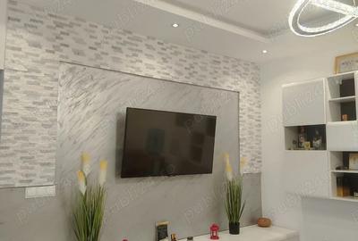 Casă cu 4 camere cu Teren 471 Mp în Central - 1