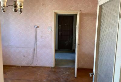 Apartament de vanzare 2 camere , Str Paulesti , et 3 , 62.000 euro neg. - 2