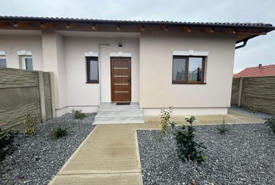 Duplex pe parter în Albina – Despartit prin baie - Complet mobilat utilat - 1