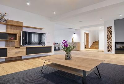 Priveliste frumoasa catre Masivul Postavarul - 10