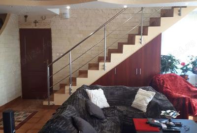 Casă cu 4 camere în Roman - 2