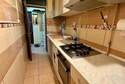 Garsonieră decomandată în Baza 3 - 2