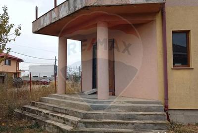 Casă cu 3 camere cu Teren 570 Mp în Săftica - 1