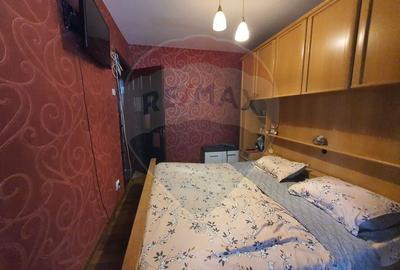 Apartament cu 3 camere de vanzare in zona Est Roman - 2