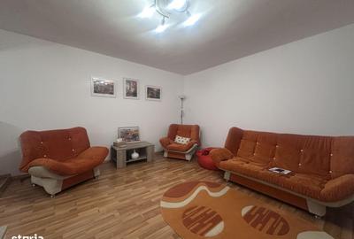 Apartament cu 3 camere decomandat în Micro 5