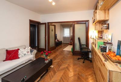 Apartament cu 3 camere, mobilat în Dacia