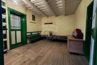 Casă cu 3 camere cu Teren 767 Mp în Poiana Sibiului - 2