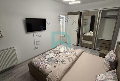 Apartament cu 3 camere semidecomandat în Tractorul - 4