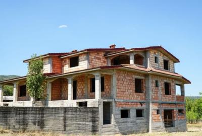 Casă cu 4 camere în Retevoiești - 2