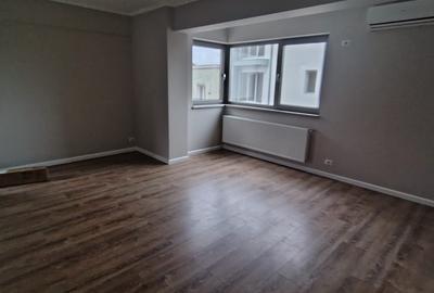 Apartament cu 3 camere decomandat în Chitila - 3