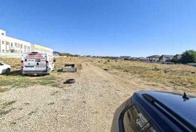 Teren intravilan de 5000 mp, în Est - 1