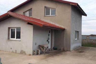 Casă cu Teren 5000 Mp în Central - 1