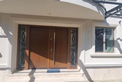 Casă cu 10 camere cu Teren 780 Mp în Central - 7