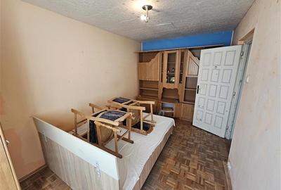 Apartament cu 2 camere semidecomandat, mobilat în Micro I - 4