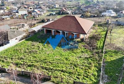 Casă individuală cu 4 camere cu Garaj în Mahmudia