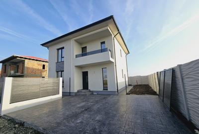 Vila individuala - 4 camere - 3 bai - beci - pod - incalzire in pardoseala - 4