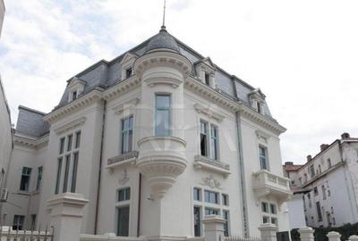 Casă cu 18 camere cu Teren 684 Mp în Centrul Istoric