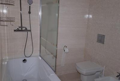 Apartament cu 2 camere decomandat în Tractorul - 8