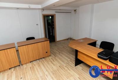 Spațiu comercial, de 57 mp, în Central - 4