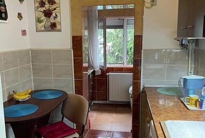 De inchiriat 2 camere, Micro 17, etaj 1 - 3