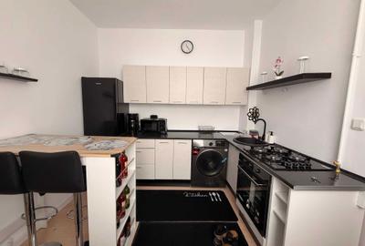 Apartament cu 2 camere semidecomandat în Tractorul