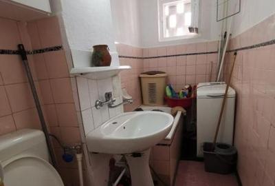 Apartament de vânzare cu 3 camere, zona KM 4-5 - 6