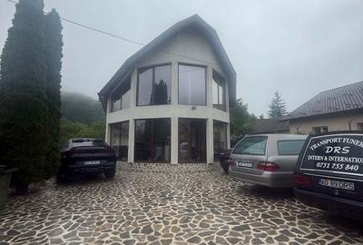 Casă cu 4 camere în Groșani - 2