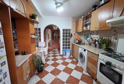 Apartament cu 2 camere decomandat în Baba Novac - 12