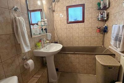 Apartament cu 3 camere decomandat în Coman - 1