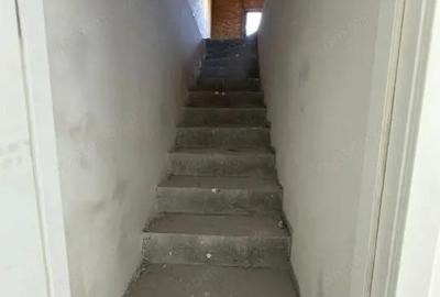 Casă cu Teren 200 Mp în Central