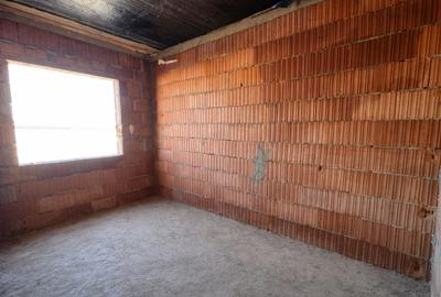 Duplex cu 4 camere cu Canalizare în Moșnița Nouă - 6