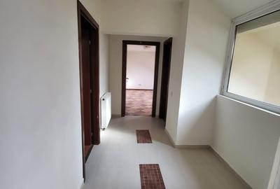 Casă cu 5 camere cu Teren 260 Mp în Tunari - 4